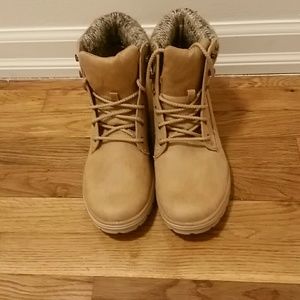 Cliffs by white mountain boots